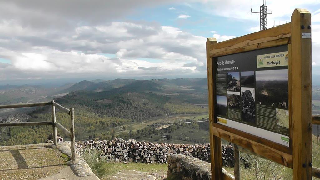 Гостевой дом Los Montes Касас-де-Миравете Экстерьер фото